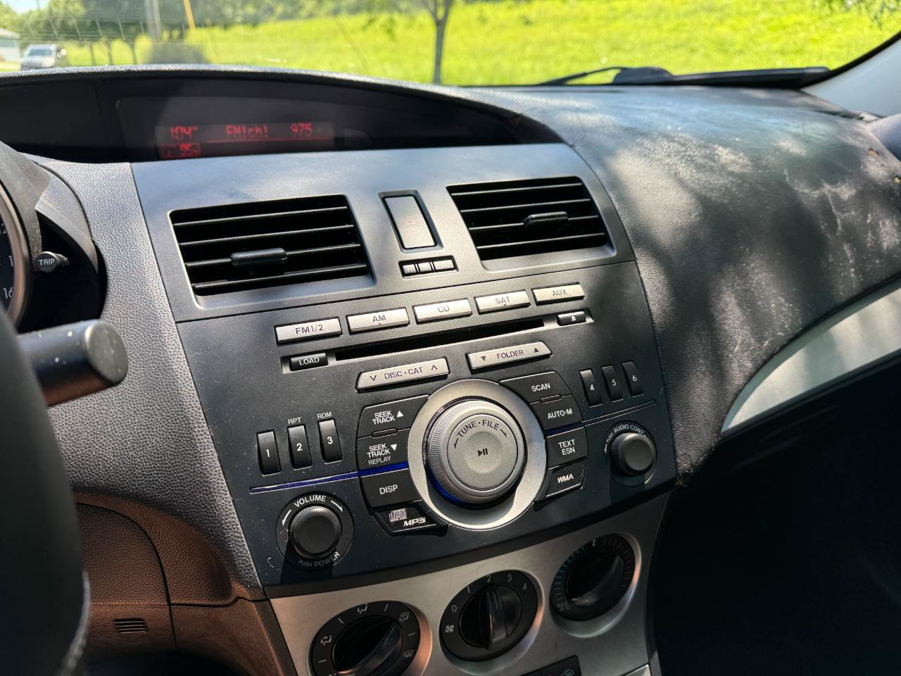 Used 2010 MAZDA MAZDA3 i Touring FWD image 5