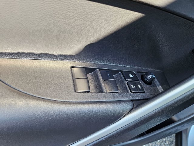 Used 2026 Toyota Corolla Cross LE AWD/4WD image 26