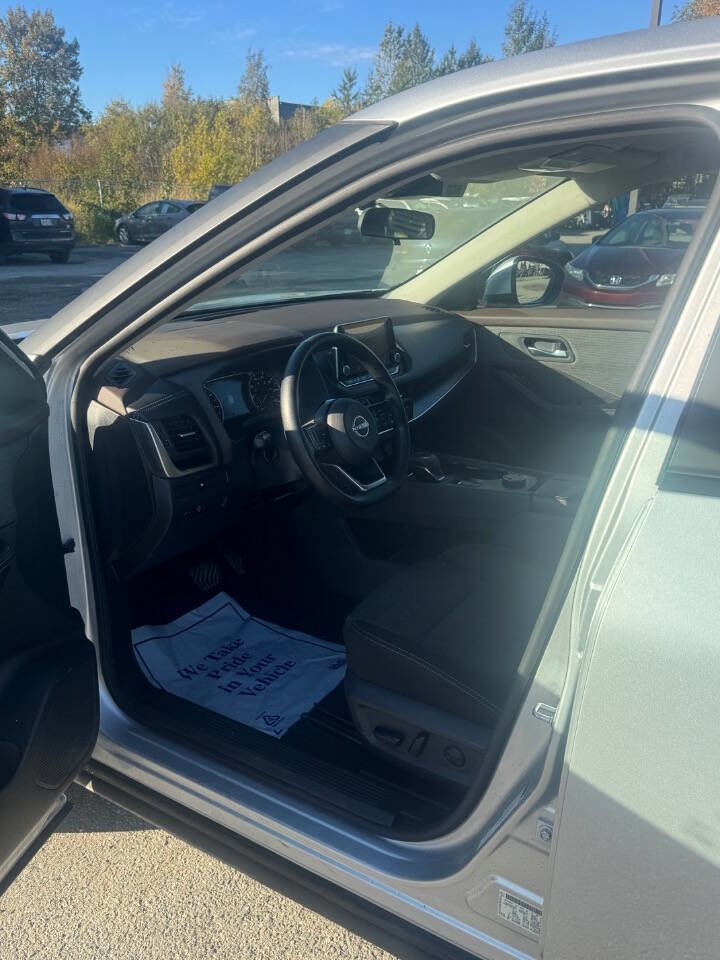 Used 2023 Nissan Rogue SV image 10