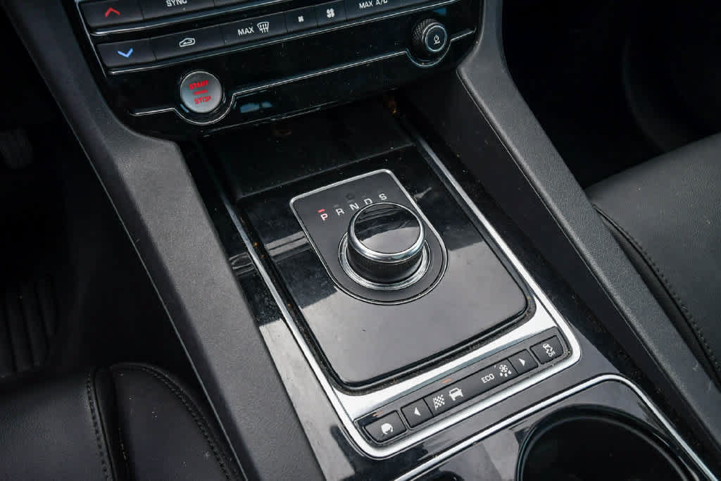 Used 2017 Jaguar F-PACE Premium AWD/4WD image 19