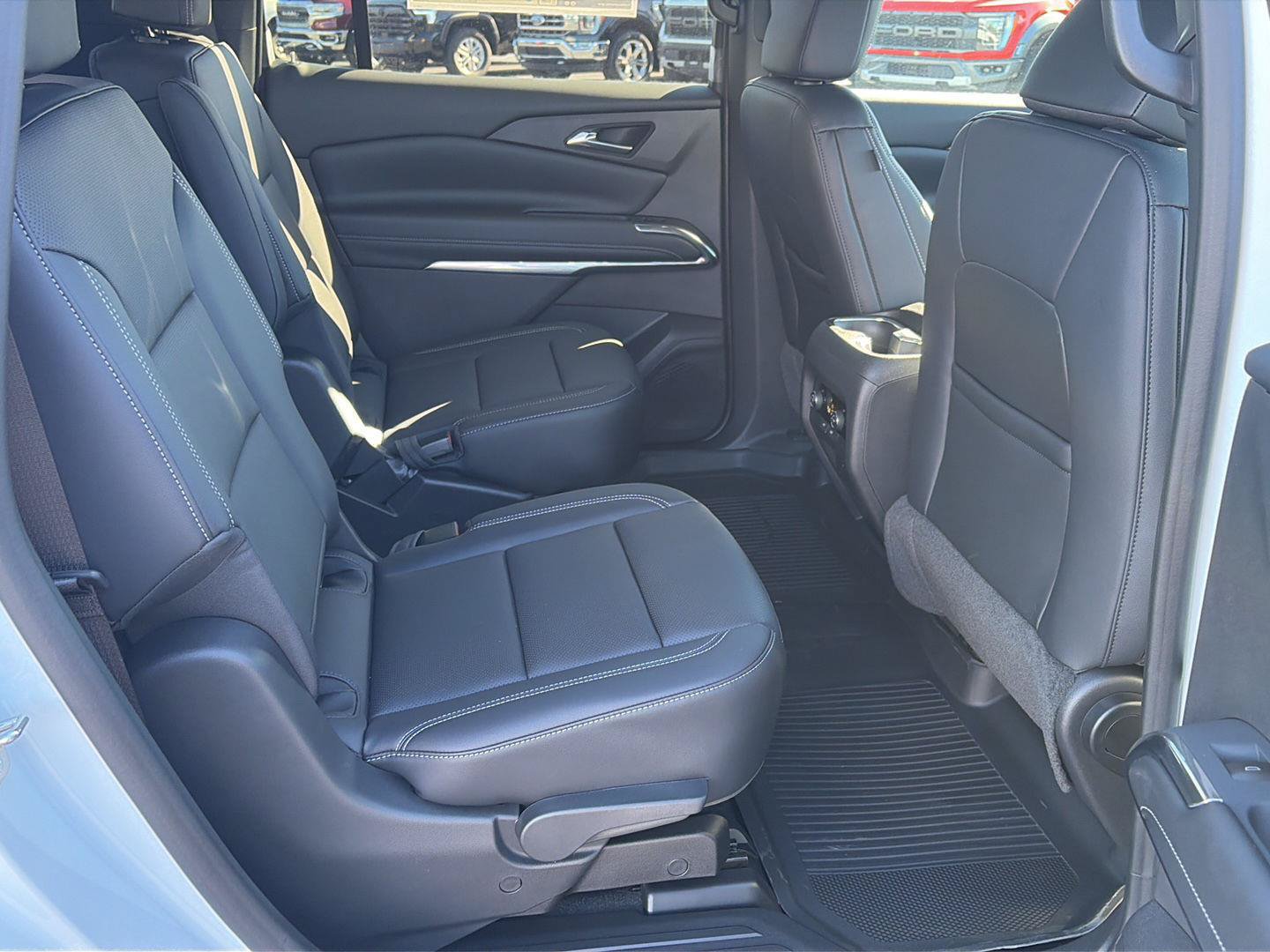 New 2027 Chevrolet Traverse LT w/ Midnight/Sport Edition AWD/4WD image 18