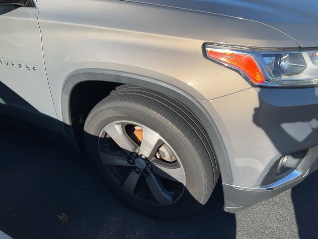 Used 2019 Chevrolet Traverse LT w/ LT Premium Package FWD image 3