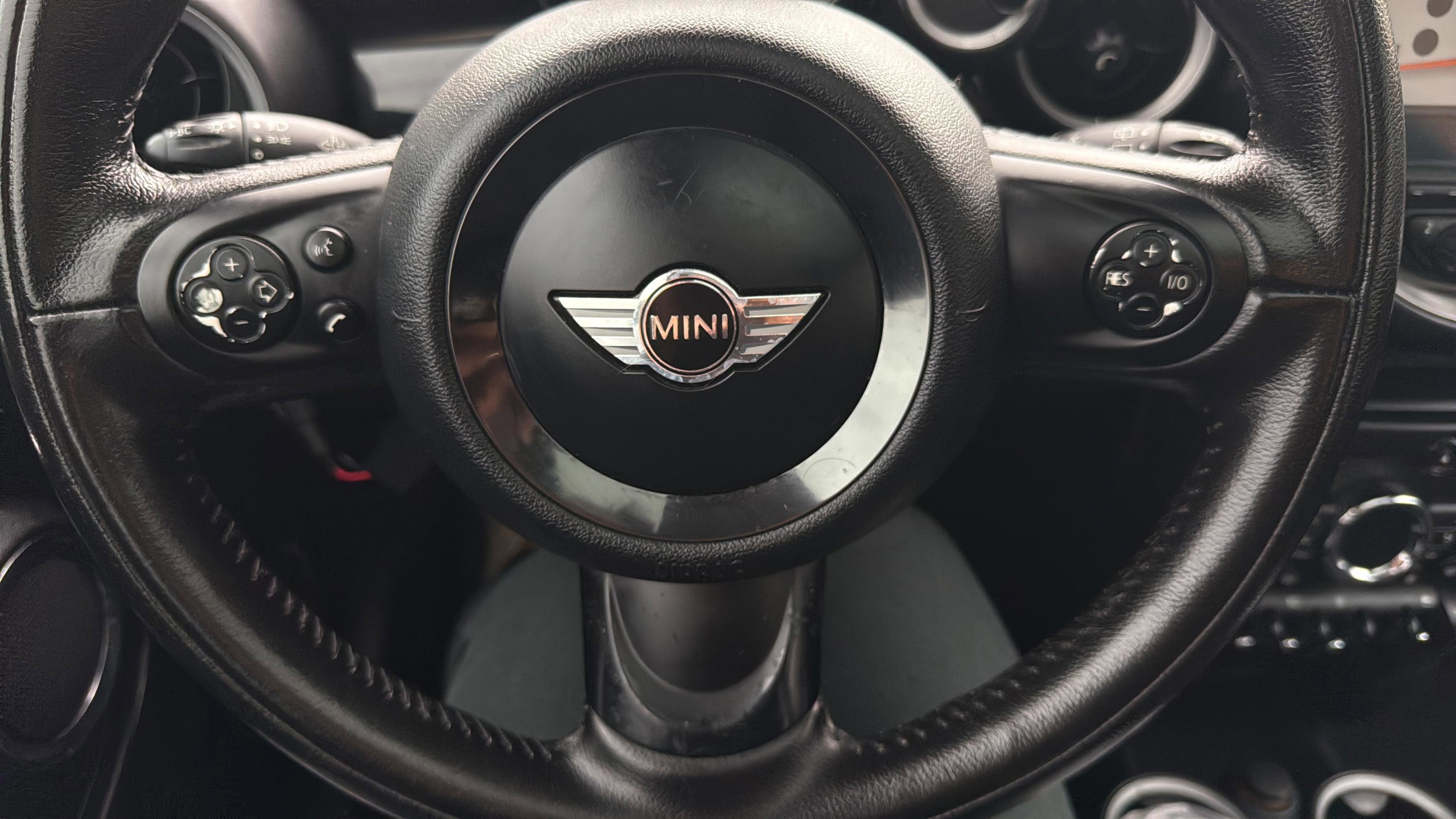 Used 2011 MINI Cooper S image 26