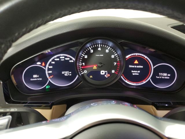 Used 2022 Porsche Cayenne w/ Premium Package image 28