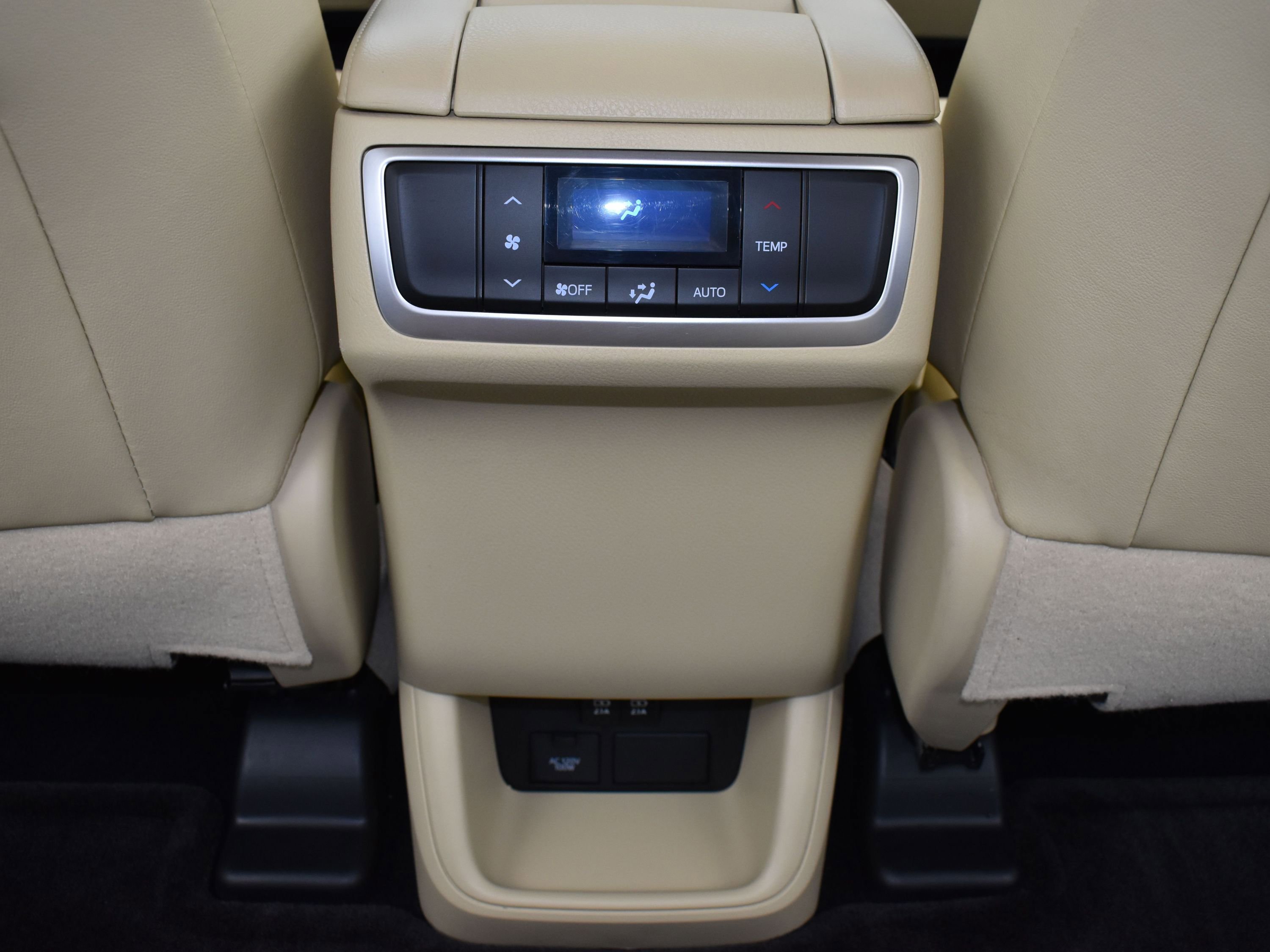 Used 2018 Toyota Highlander XLE image 18