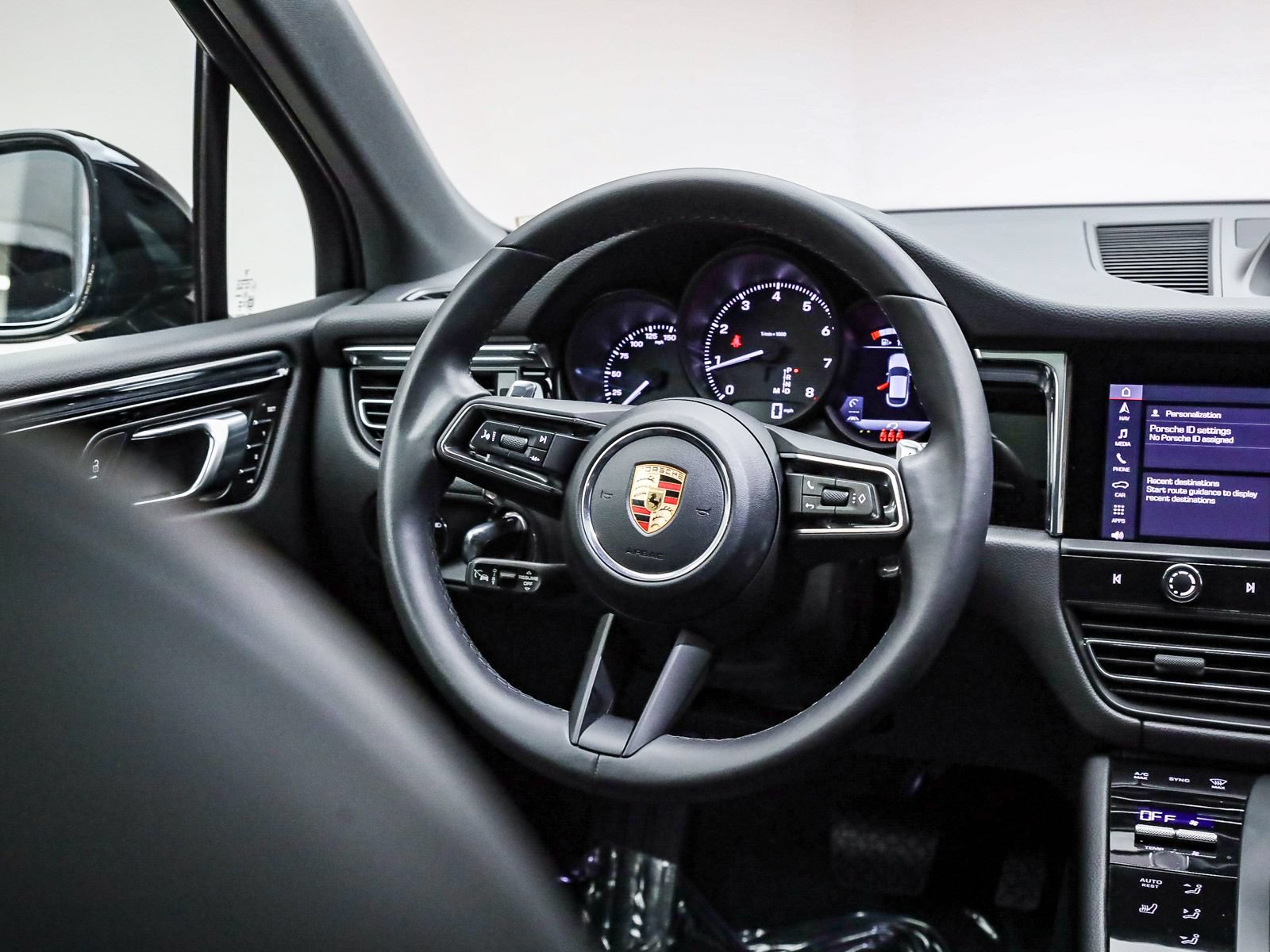 Certified 2026 Porsche Macan AWD/4WD image 19