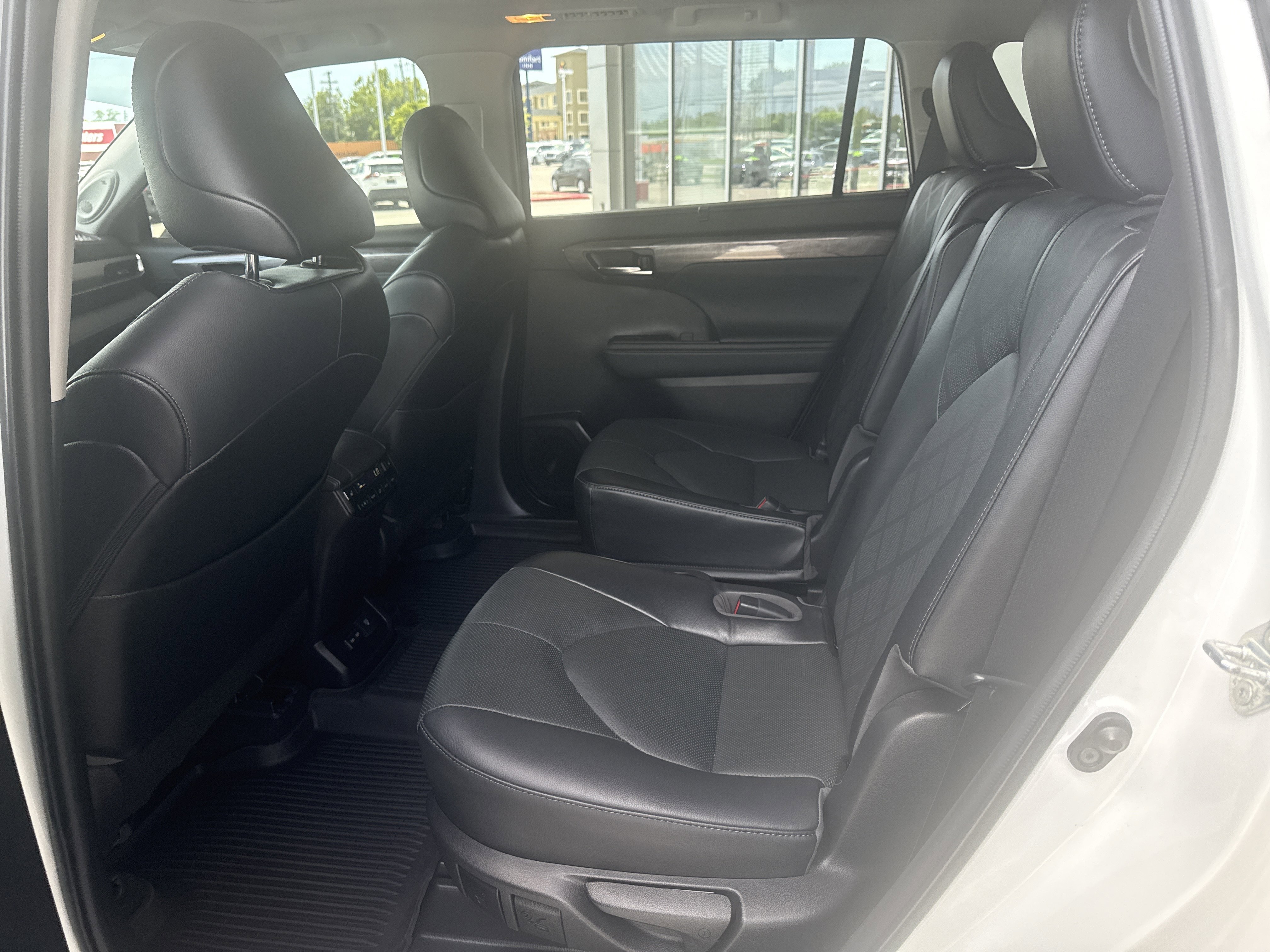 Used 2022 Toyota Highlander Platinum AWD/4WD image 13