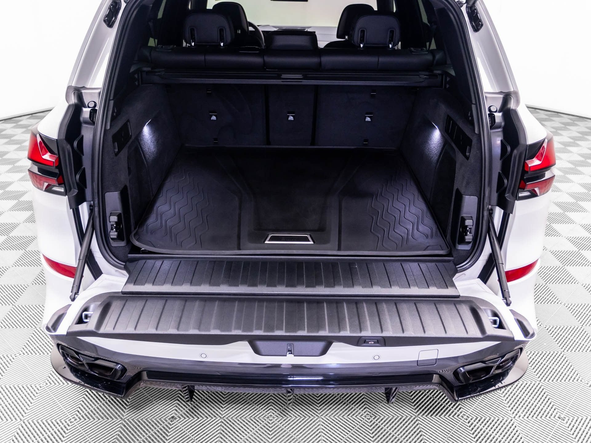 Used 2024 BMW X5 M60i w/ Climate Comfort Package AWD/4WD image 32