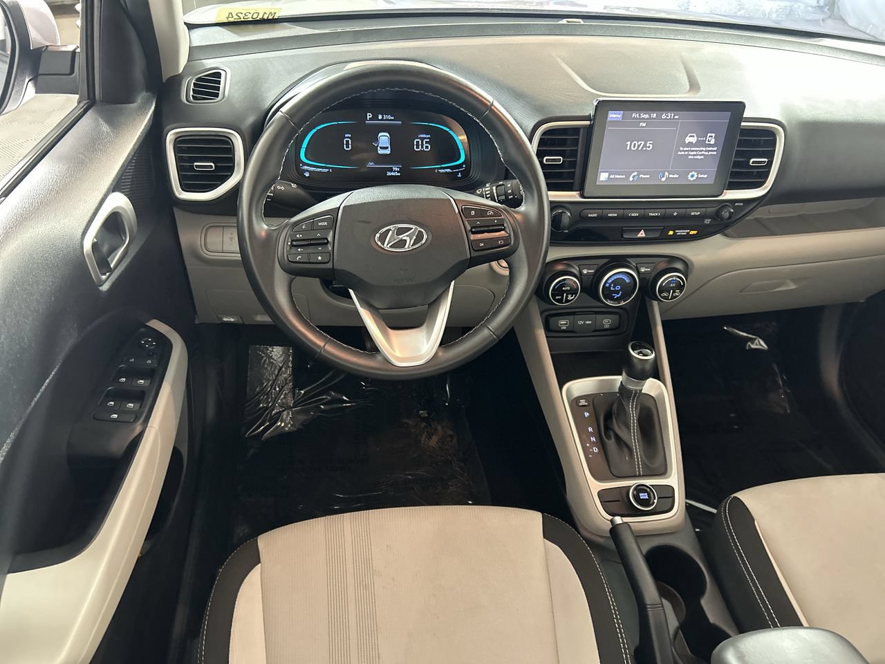 Used 2025 Hyundai Venue SEL FWD image 23