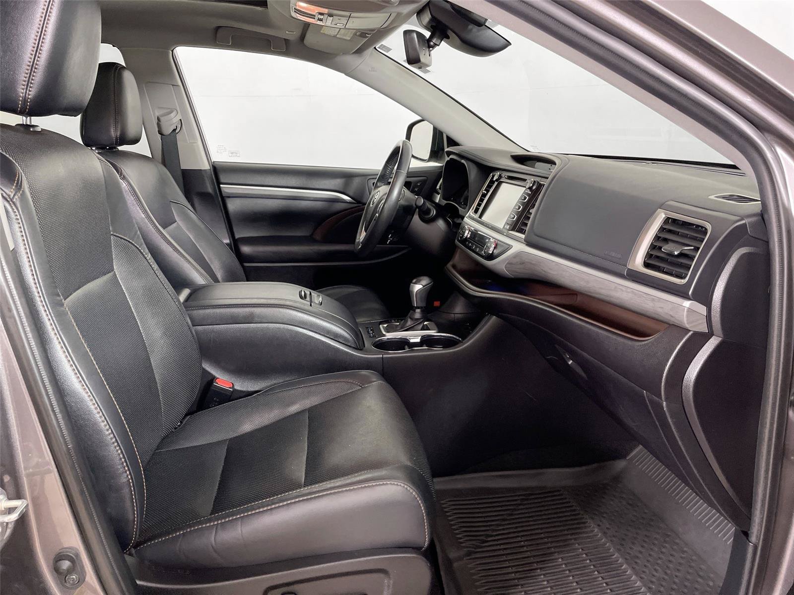 Used 2019 Toyota Highlander Limited Platinum AWD/4WD image 29