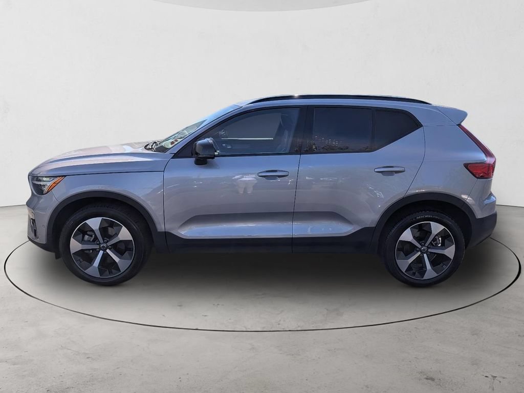 Certified 2026 Volvo XC40 B5 Plus AWD/4WD image 9