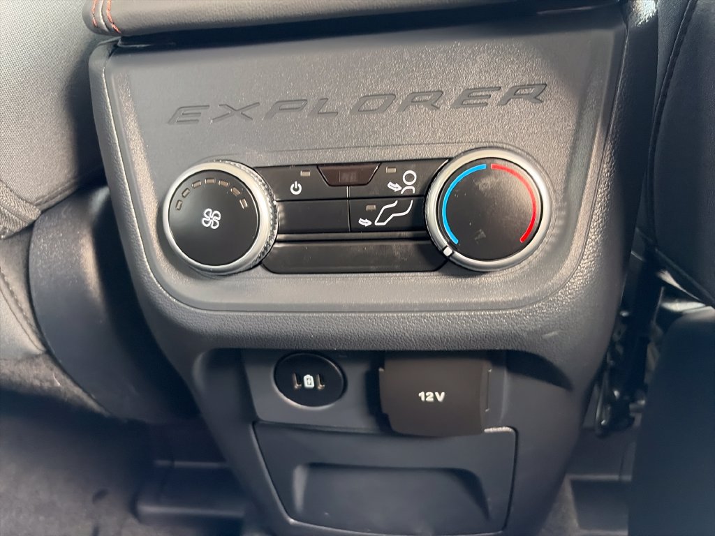 Used 2025 Ford Explorer Active AWD/4WD image 35