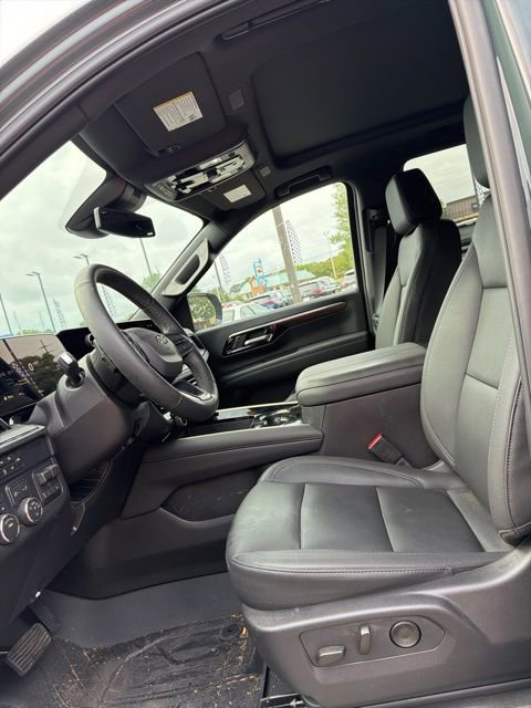 Used 2026 Chevrolet Tahoe Z71 w/ Comfort Package AWD/4WD image 13