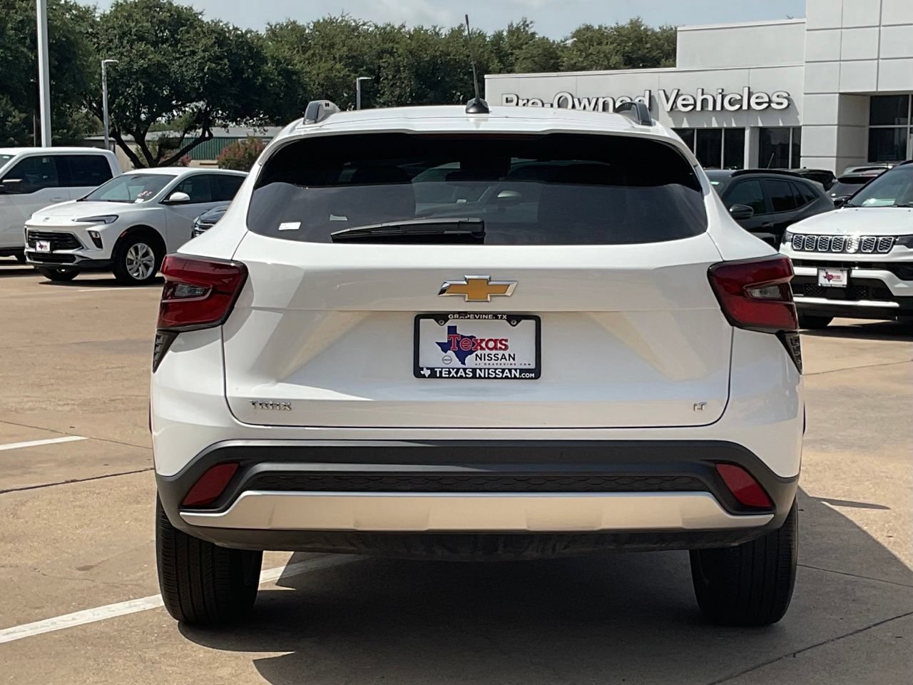 Used 2025 Chevrolet Trax LT w/ LT Convenience Package FWD image 5