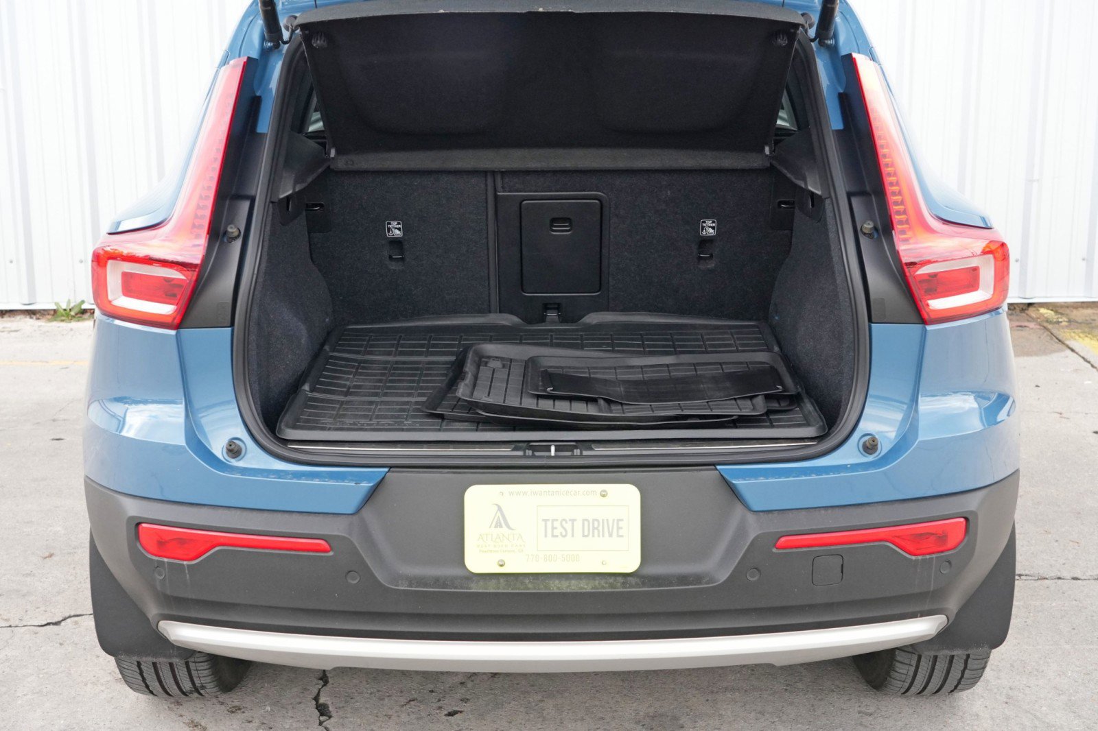 Used 2023 Volvo XC40 B5 Ultimate image 9