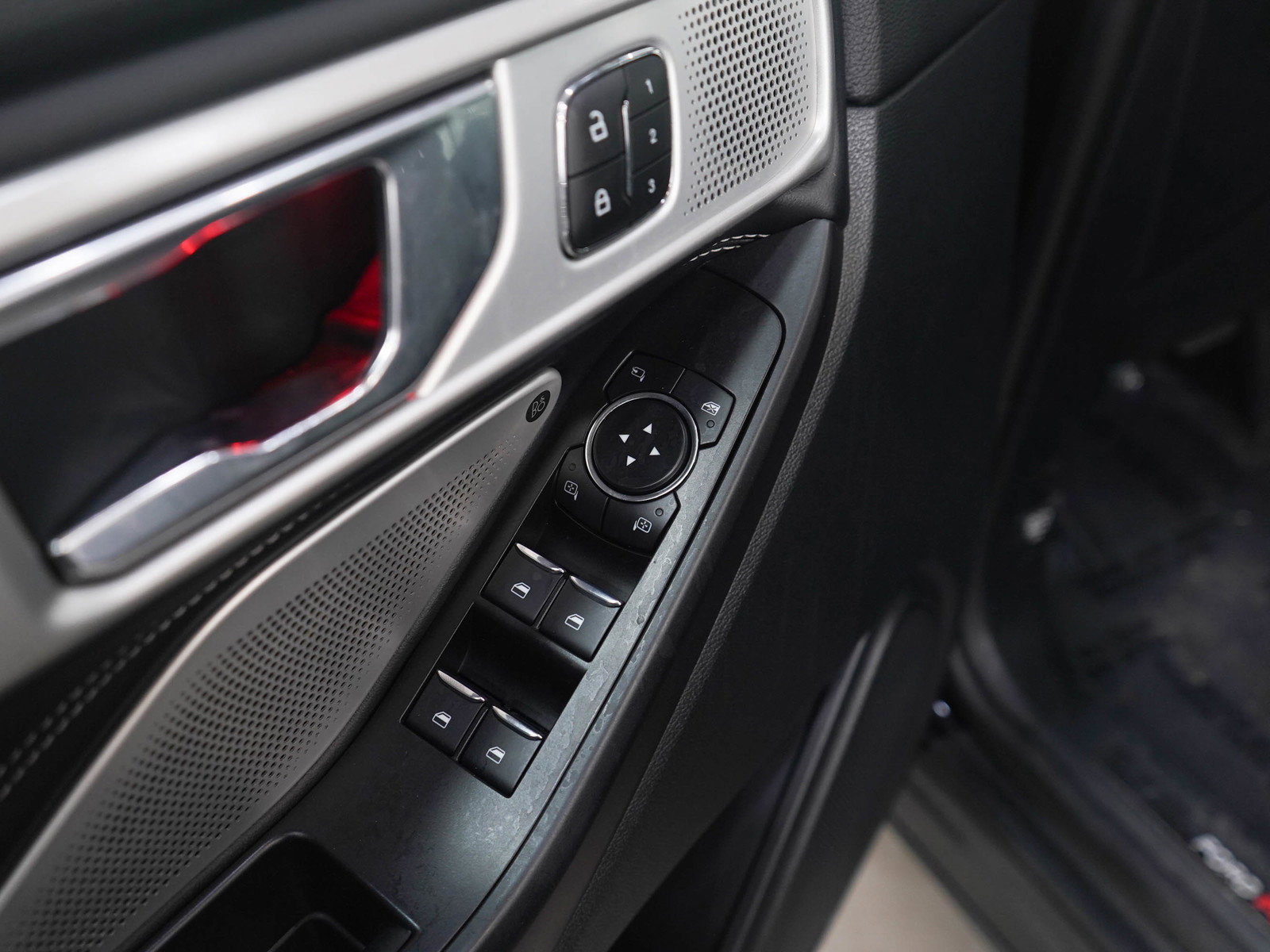 Used 2020 Ford Explorer ST w/ Premium Technology Package image 23