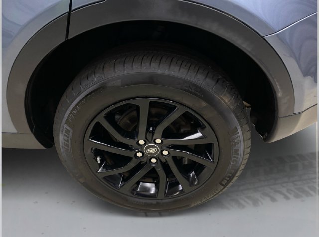 Used 2019 Land Rover Discovery Sport HSE AWD/4WD image 19