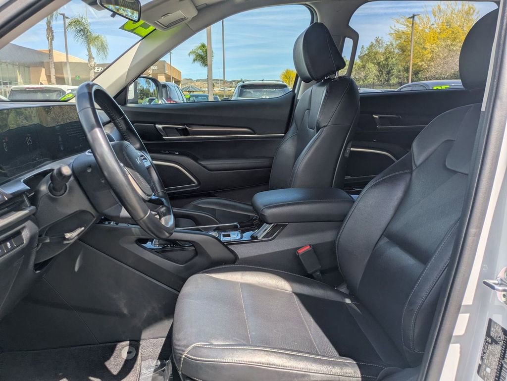 Used 2023 Kia Telluride S image 14