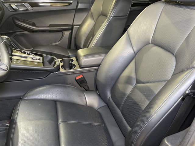 Certified 2023 Porsche Macan Turbo AWD/4WD image 5