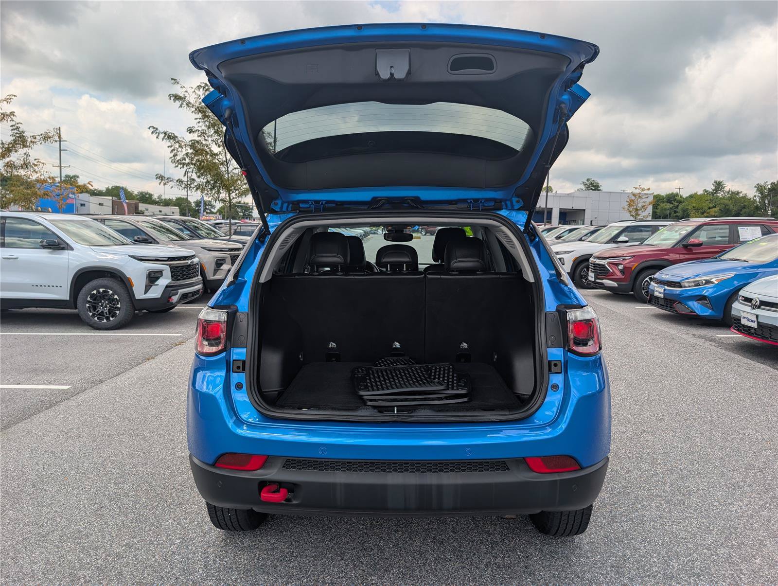 Used 2022 Jeep Compass Trailhawk w/ Trailhawk Convenience Group AWD/4WD image 15