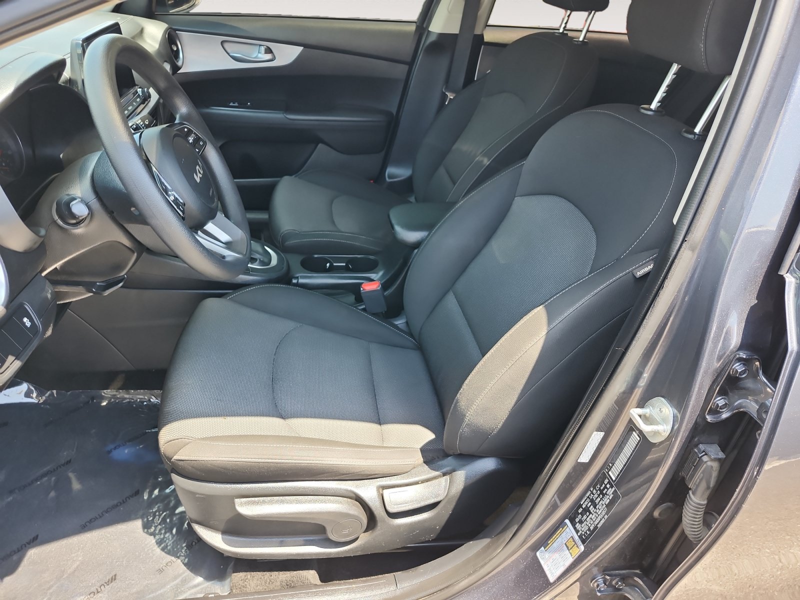 Used 2023 Kia Forte LXS FWD image 9