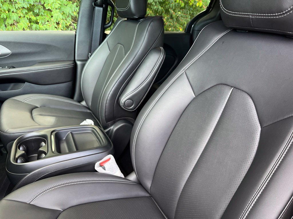 New 2027 Chrysler Pacifica Select FWD image 5