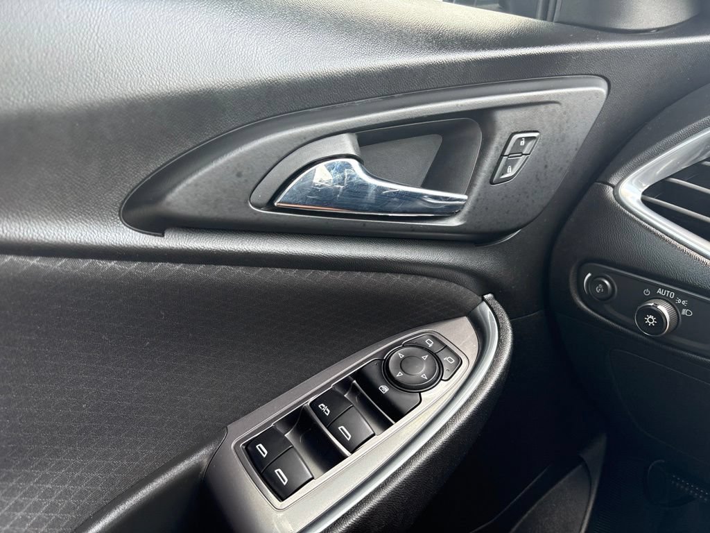 Used 2021 Chevrolet Malibu LT FWD image 16