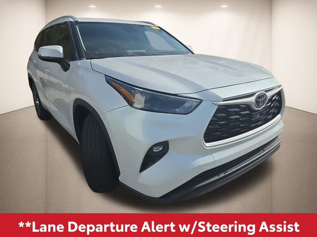 Used 2024 Toyota Highlander XLE image 10