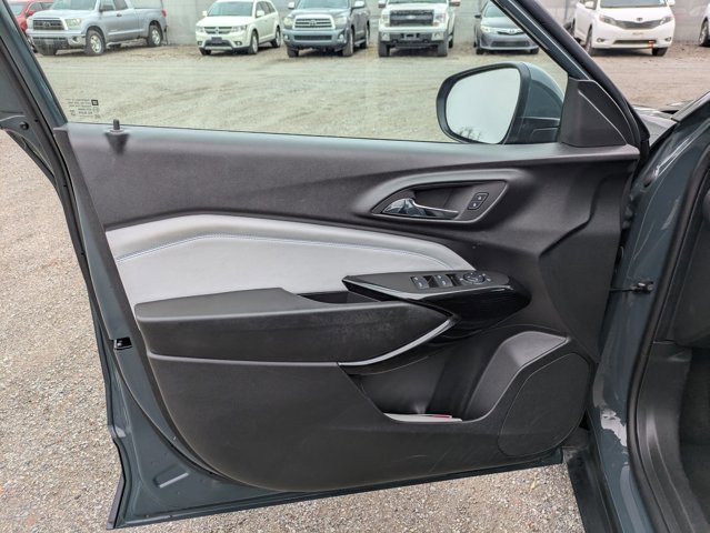 Used 2025 Chevrolet Trax LT w/ LT Convenience Package image 10