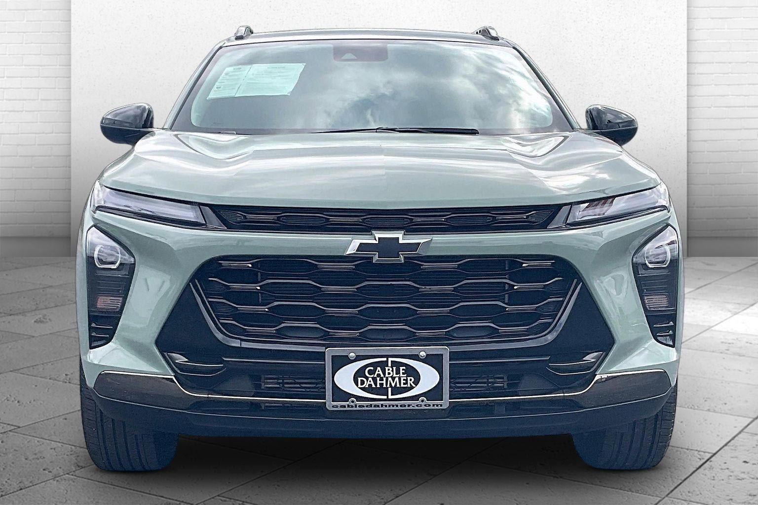 Used 2024 Chevrolet Trax ACTIV w/ Sunroof Package FWD image 2