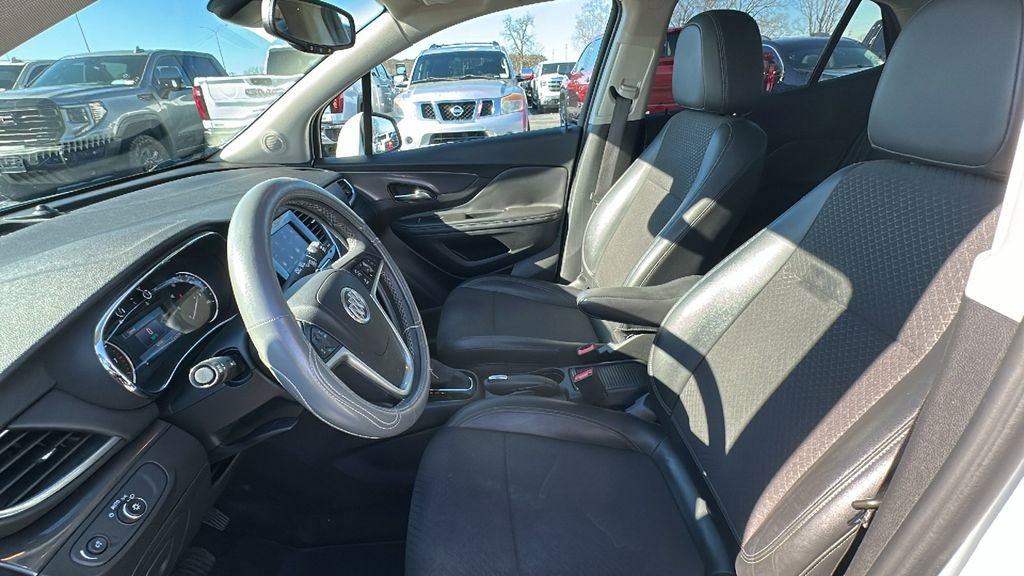 Used 2022 Buick Encore Preferred image 9