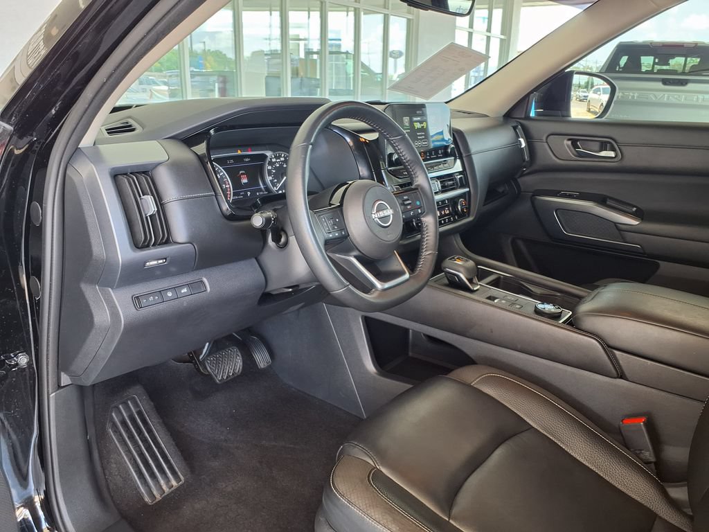 Used 2023 Nissan Pathfinder SL w/ Lighting Package (N92) AWD/4WD image 19