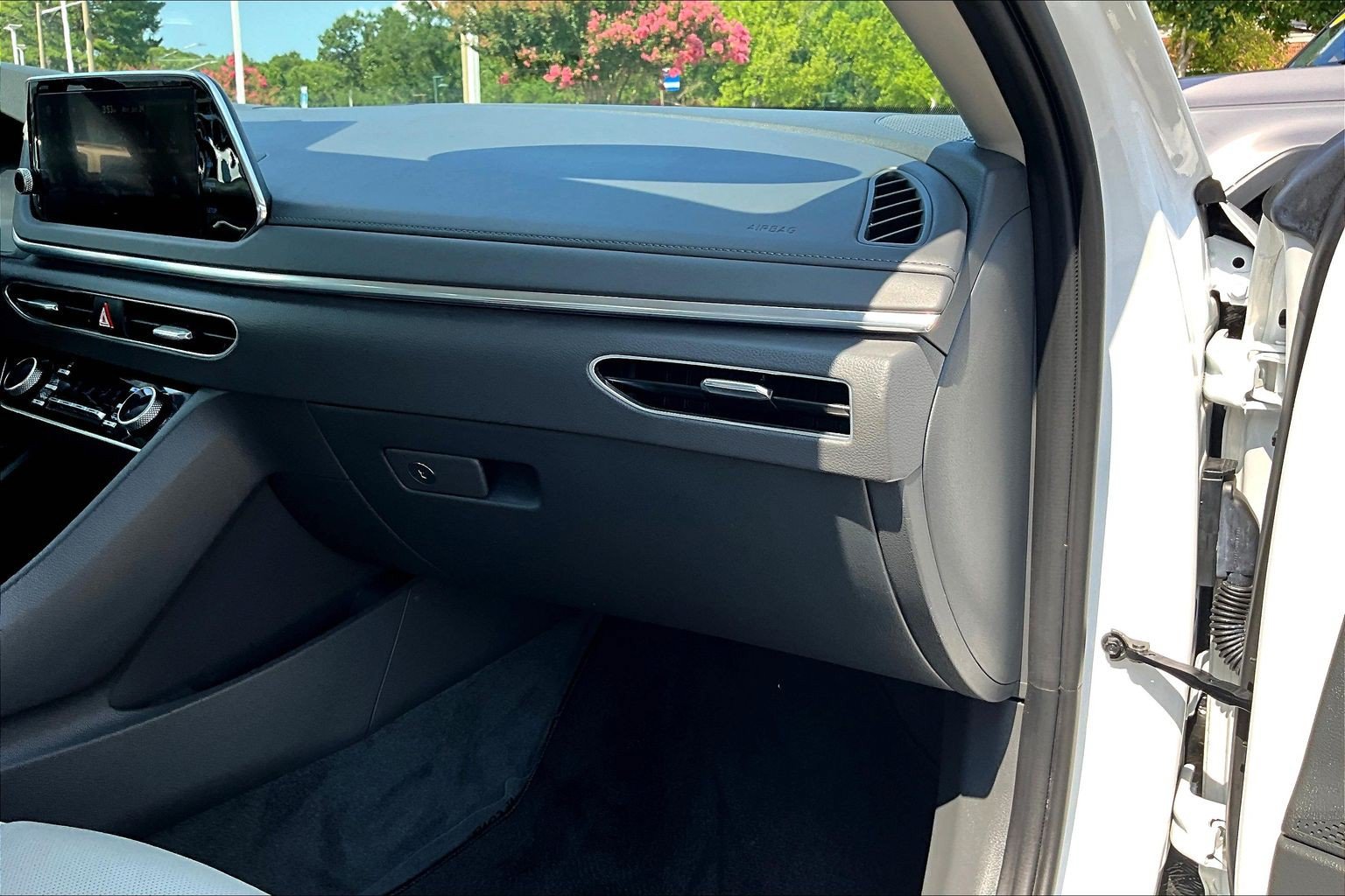 Used 2022 Hyundai Sonata Limited w/ Cargo Package FWD image 16