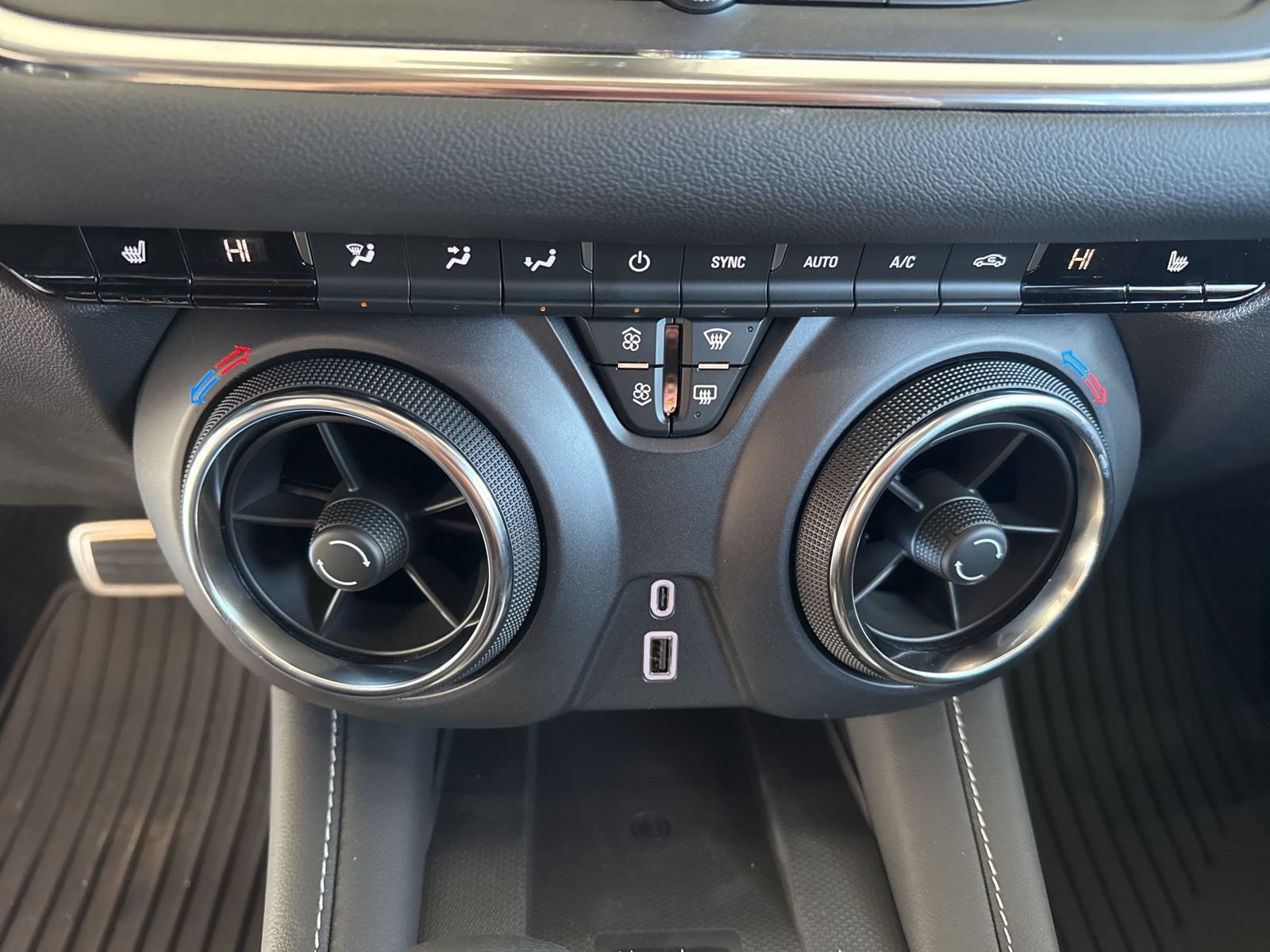 New 2026 Chevrolet Blazer LT w/ Convenience Package FWD image 28