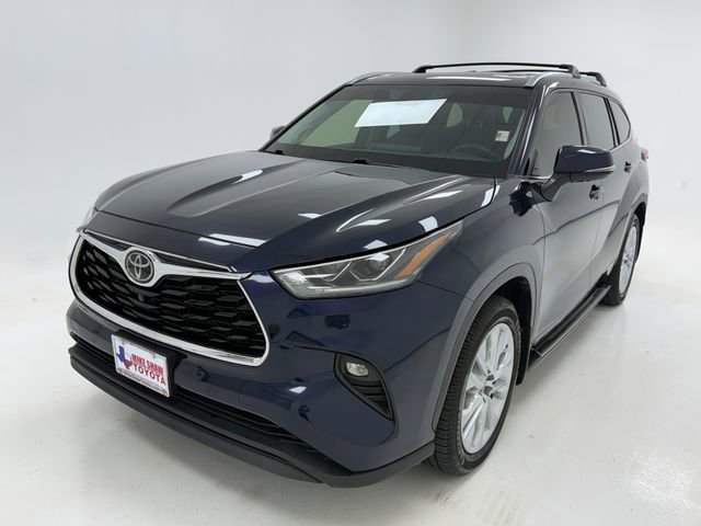 Used 2021 Toyota Highlander Limited FWD image 4
