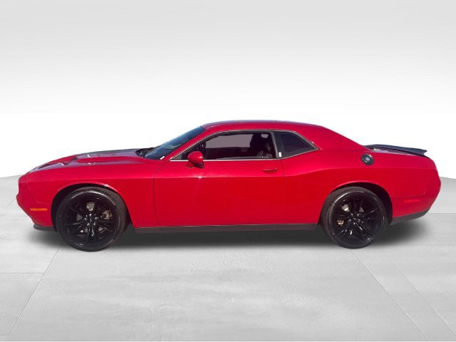 Used 2018 Dodge Challenger SXT w/ Blacktop Package RWD image 2