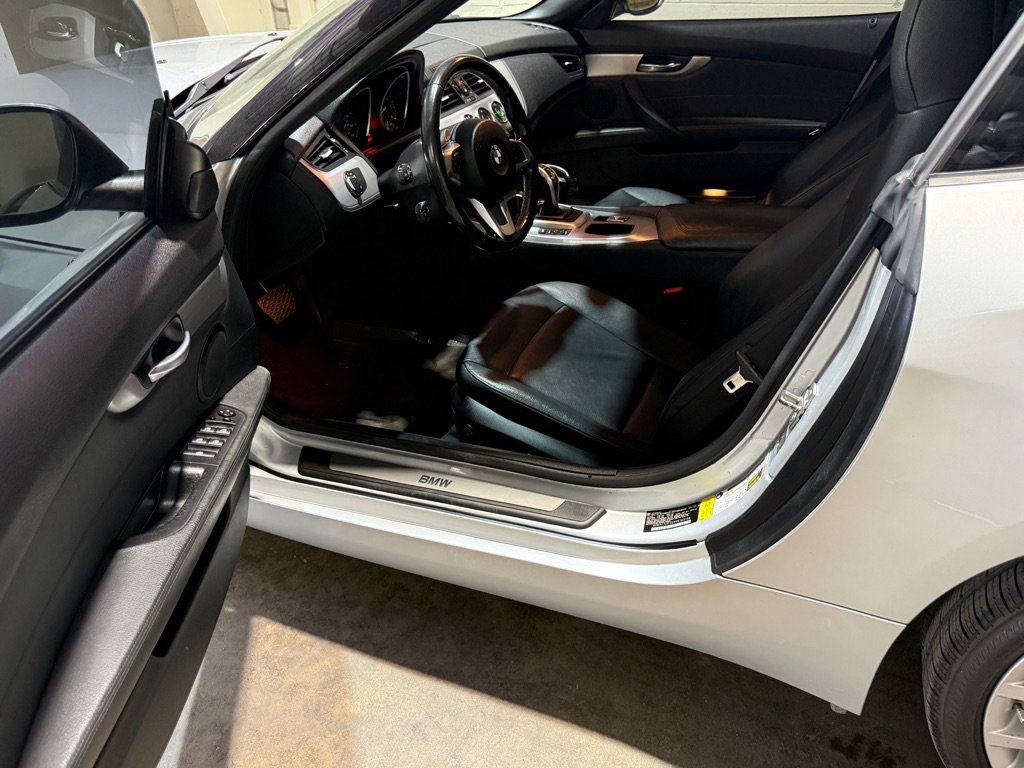 Used 2009 BMW Z4 sDrive35i RWD image 8