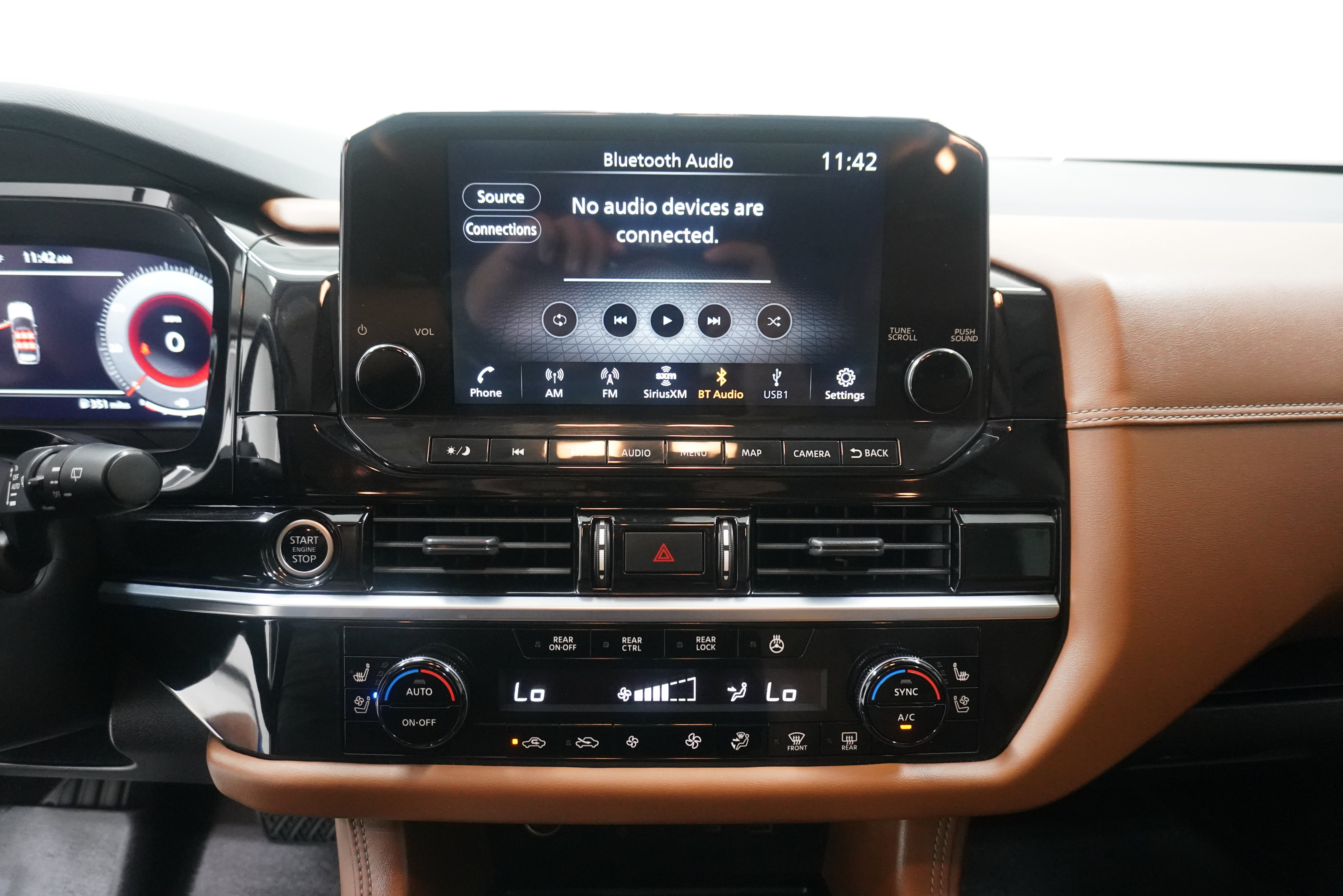 Used 2023 Nissan Pathfinder Platinum w/ Lighting Package (N93) FWD image 26