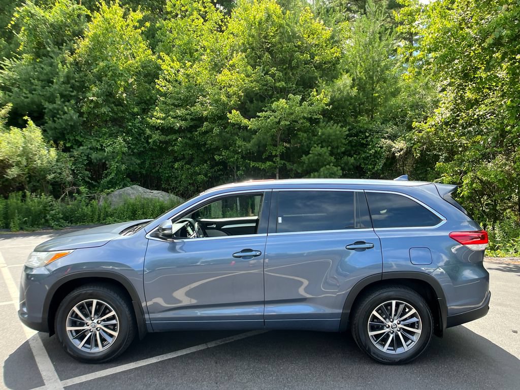 Used 2018 Toyota Highlander XLE AWD/4WD image 2