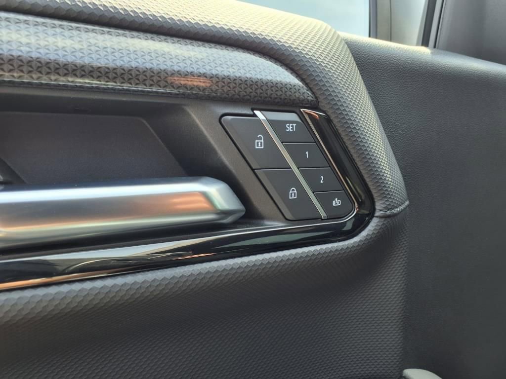 Used 2023 Chevrolet Silverado 1500 ZR2 w/ Technology Package image 16