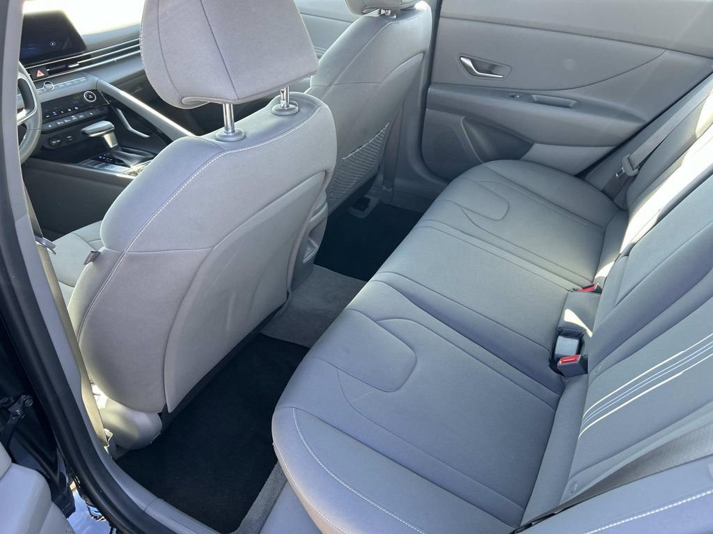 Certified 2025 Hyundai Elantra SEL image 17