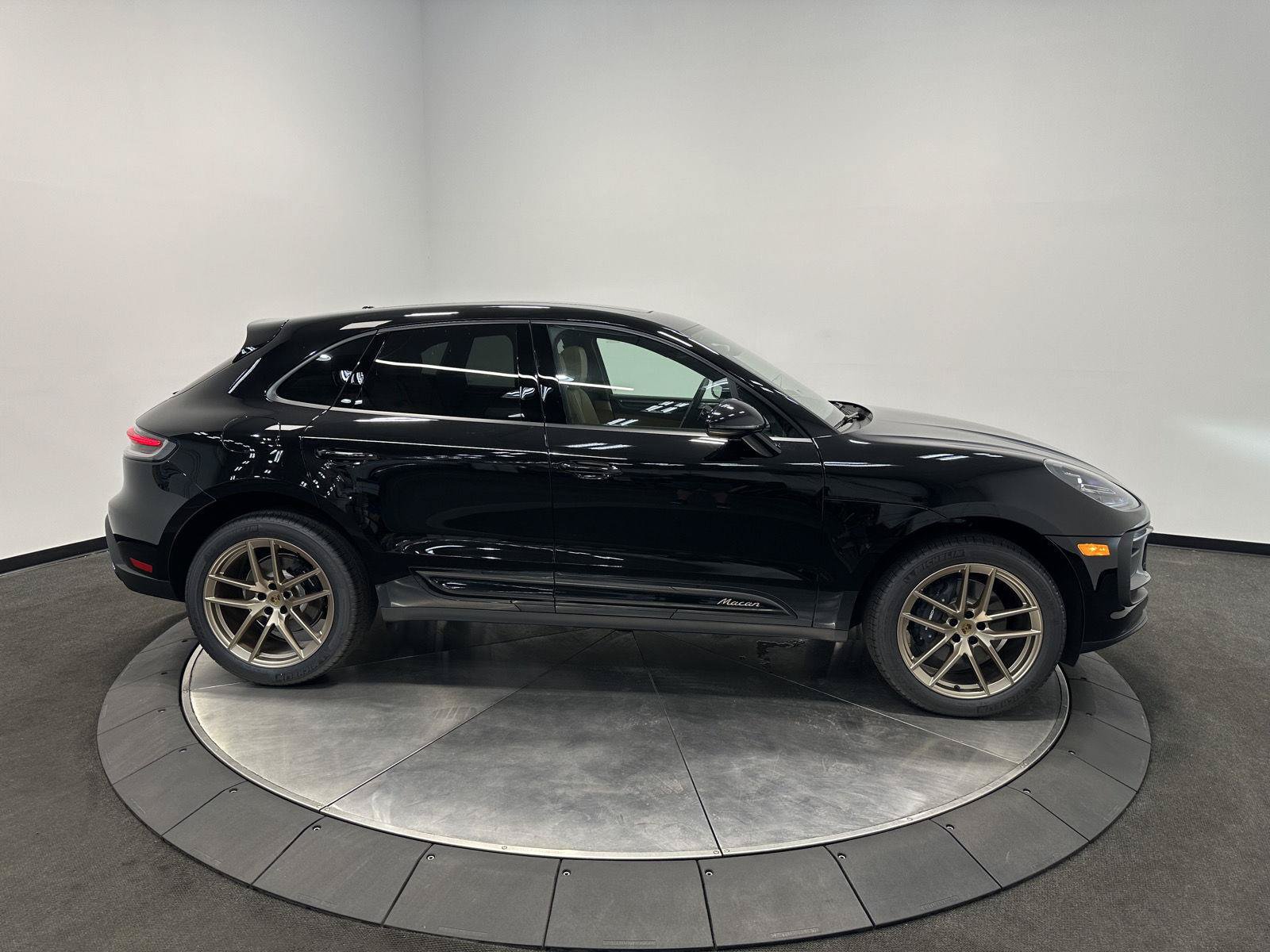 New 2026 Porsche Macan AWD/4WD image 12