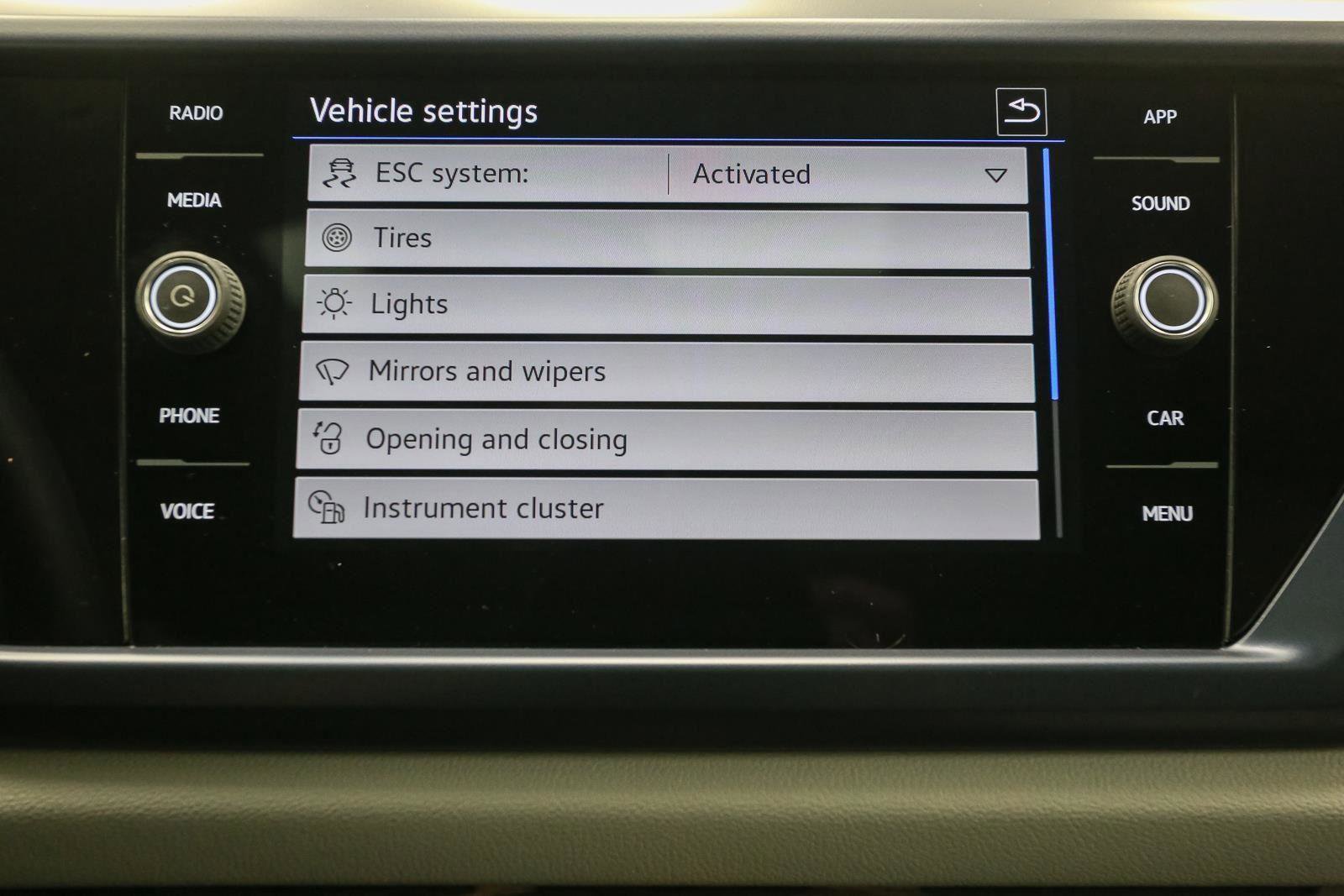 Certified 2022 Volkswagen Taos SE w/ Panoramic Sunroof Package AWD/4WD image 35