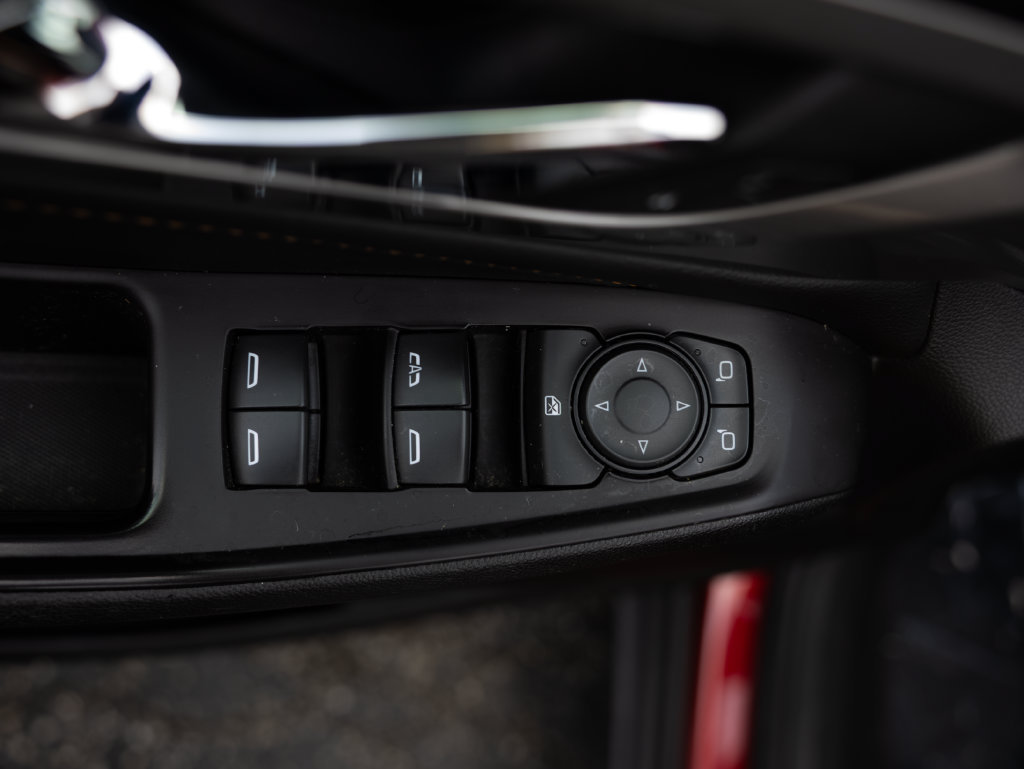 Used 2020 Chevrolet Traverse LT FWD image 28