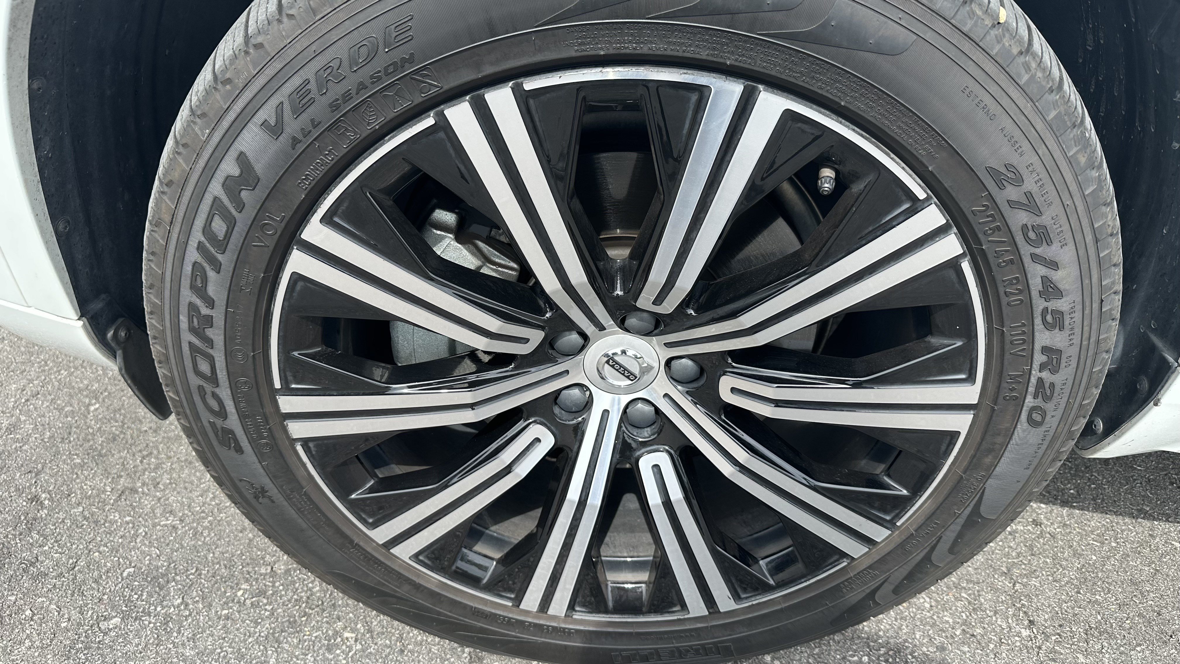 Used 2023 Volvo XC90 B5 Core w/ Protection Package Premier AWD/4WD image 12