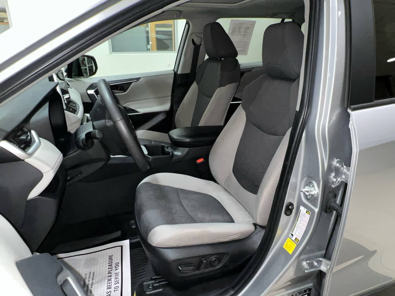 Used 2023 Toyota RAV4 XLE w/ Convenience Package AWD/4WD image 18