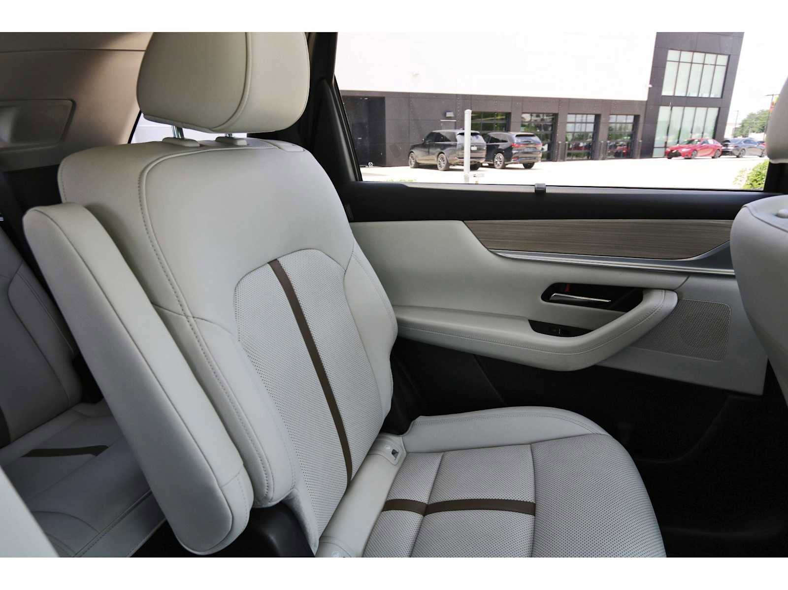 Used 2025 MAZDA CX-90 3.3 Turbo w/ Premium Plus Pkg image 10