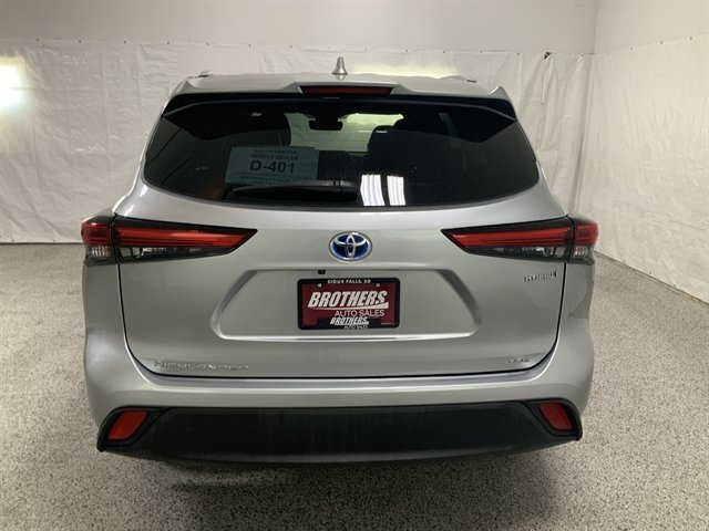 Used 2023 Toyota Highlander XLE AWD/4WD image 6