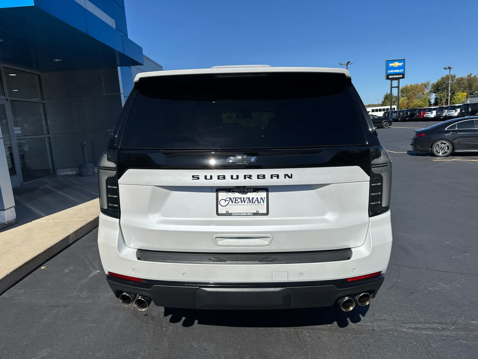 Used 2025 Chevrolet Suburban Z71 w/ Comfort Package AWD/4WD image 9