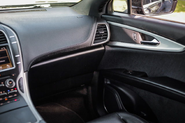 Used 2019 Lincoln Nautilus Premier AWD/4WD image 27